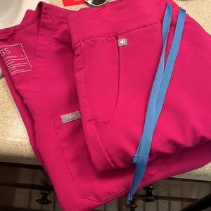 Figs Scrub Set size small! Color: Raspberry Sorbet